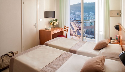 Habitación estándar con 2 camas individuales, balcón