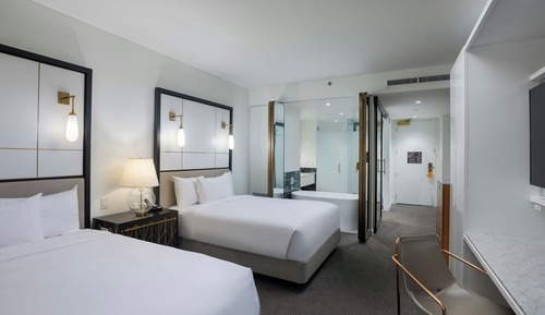 Habitación, 2 camas de matrimonio (Hearing Accessible)