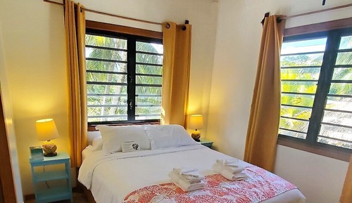 Apartamento básico, 2 habitaciones, balcón, vistas al mar