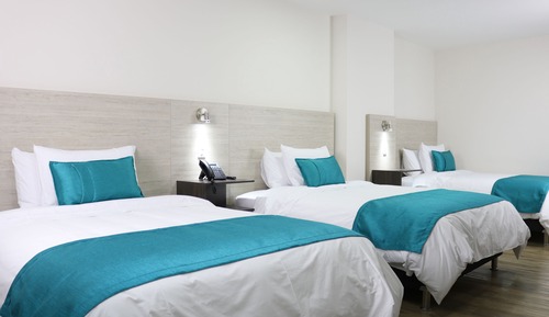 Habitación triple estándar, varias camas, vistas a la ciudad