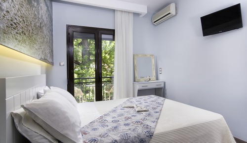 Habitación económica, vistas parciales al mar