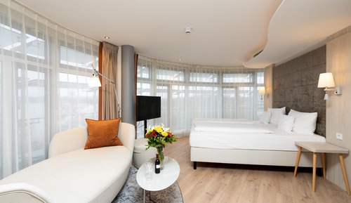 Deluxe Suite with Seeview