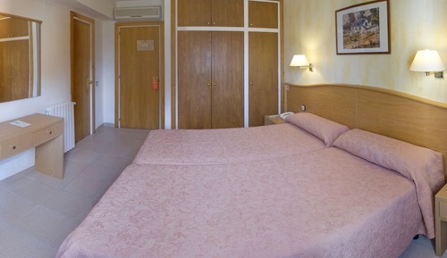 Habitación estándar con 1 cama doble o 2 individuales