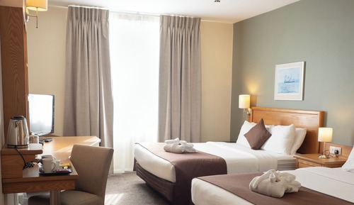 Accessible Twin, 2 Double Beds