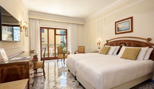 Habitación clásica con 1 cama doble o 2 individuales, balcón