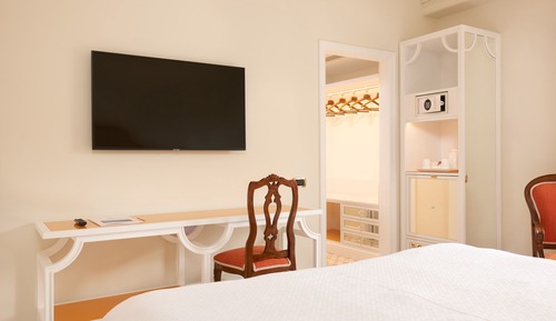 Habitación estándar con 1 cama doble o 2 individuales, balcón