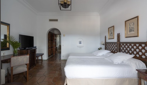 Habitación superior con 1 cama doble o 2 individuales