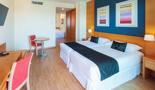 Habitación Doble con balcón (3 adultos)