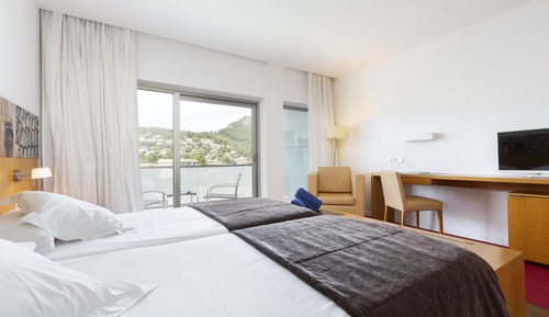 Habitación superior, vistas parciales al mar (Spa Access)