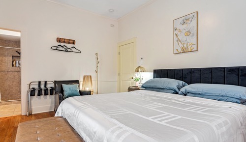 Room, 1 King Bed (Veloso)