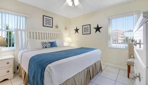 Deluxe Condo, 2 Bedrooms, Balcony, Beachfront (Gulf Front)