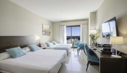 Habitación cuádruple, balcón
