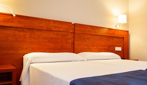 Habitación doble, vistas a la piscina (2 Adults + 1 child)