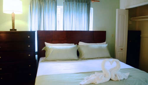 Estudio, 1 cama de matrimonio grande, balcón