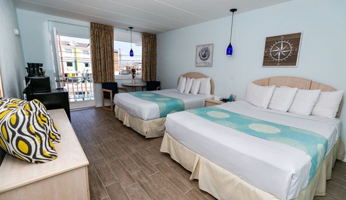 Habitación doble, 2 camas de matrimonio (Check-In Age 25)