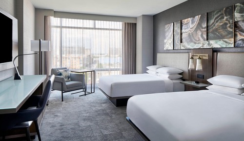 Habitación, 2 camas dobles (Mobility/Hearing Access, Roll-in Shwr)