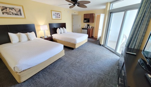 Habitación estándar, 2 camas de matrimonio, balcón, vistas parciales al mar