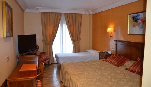 Habitación triple (2 adults and 1child)