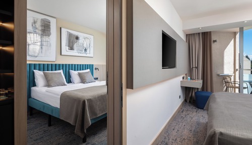 Superior family room with seaside balcony