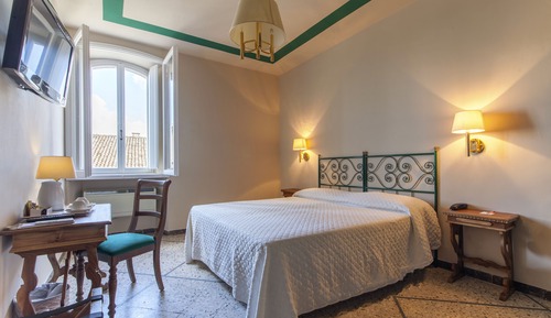 Habitación superior con 1 cama doble o 2 individuales