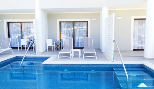 Junior Suite Deluxe Swim Up