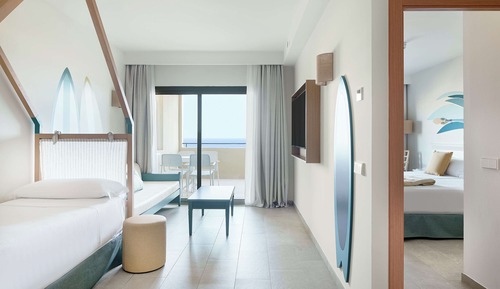 Suite (Family, Side Sea View)