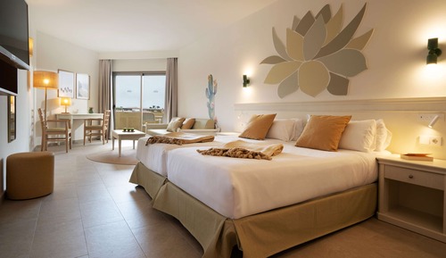 Suite, vistas parciales al mar