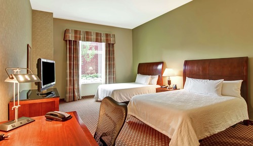 2 Queens Standard w/ bathtub