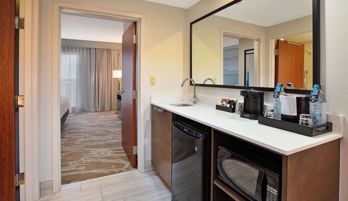 Suite, 1 cama de matrimonio grande (Mobility & Hearing, Roll-in Shower)