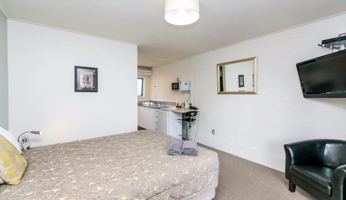 Estudio básico, 1 cama de matrimonio