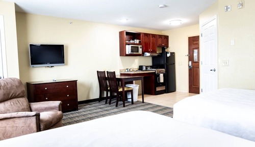 Habitación, 2 camas de matrimonio, accesible para personas con discapacidad (Efficiency)