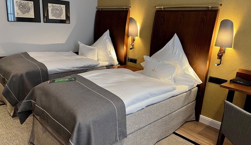 Habitación con 1 cama doble o 2 individuales, no fumadores, vistas a la ciudad