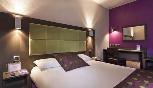Habitación doble superior (View back of the hotel)