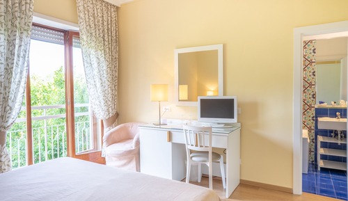 Habitación con 1 cama doble o 2 individuales, vistas al jardín