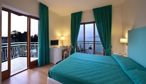 Habitación panorámica doble, 1 cama doble, balcón, vistas al mar
