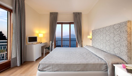 Habitación con 1 cama doble o 2 individuales, balcón, vistas al mar