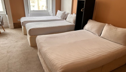 Habitación cuádruple familiar, baño privado, vistas a la ciudad (5 Person)