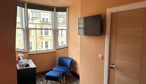 Habitación junior doble, baño privado, vistas a la ciudad