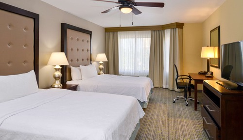 Suite, 2 camas de matrimonio (Mobility & Hearing, Roll-in Shower)