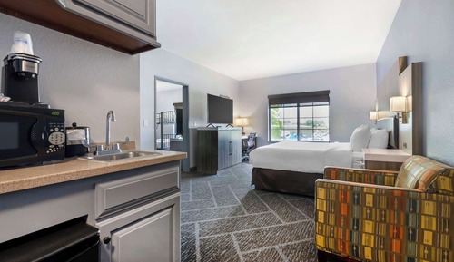 Suite familiar, varias camas, no fumadores, frigorífico y microondas (Dining Table)