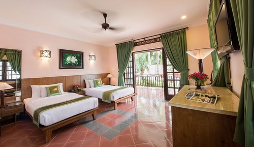 Habitación con 2 camas individuales, vistas al jardín (Villa Suite)