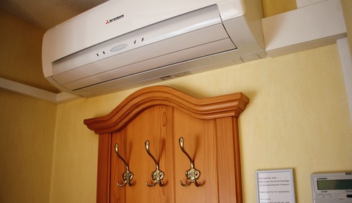 Budget single room with air conditioning