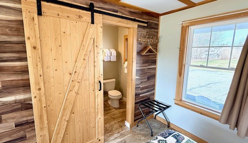 Habitación doble, 2 camas de matrimonio, frigorífico y microondas, vistas al parque