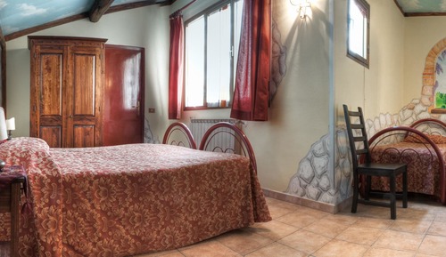 Habitación tradicional con 1 cama doble o 2 individuales, baño privado