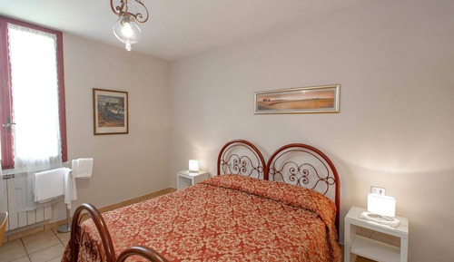 Habitación económica con 1 cama doble o 2 individuales, baño compartido