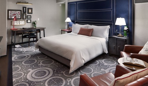 Habitación superior, 1 cama de matrimonio grande (Mobility Accessible, Roll-In Shower)