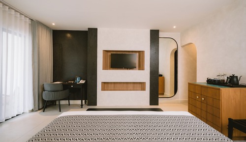 Deluxe Plus King Room