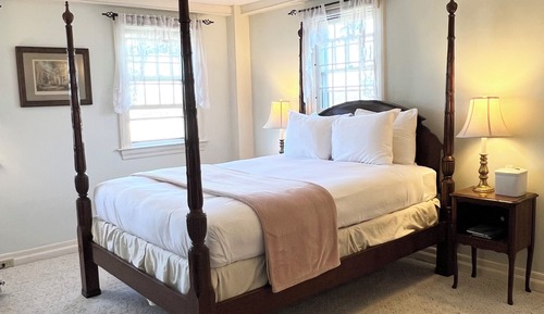 Habitación (2nd Floor / No Pets / Fireplace)