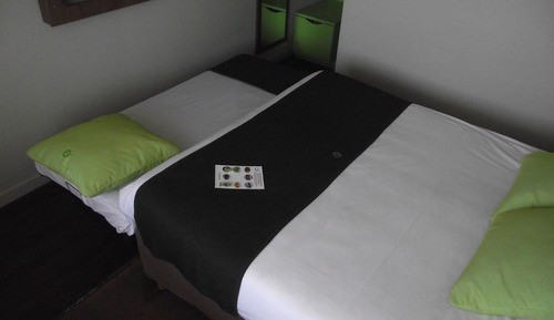 Next Generation, Habitación, varias camas