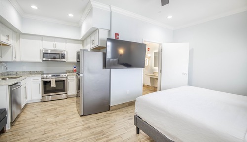 Habitación estándar, 1 cama de matrimonio grande, cocina (located across the street)